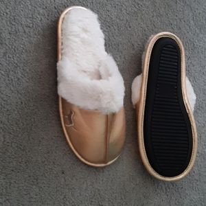 Bedroom slippers